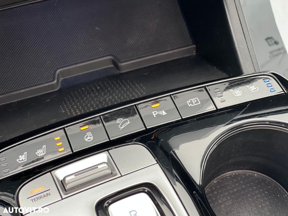 Hyundai Tucson 1.6 l 215 CP 4WD 6AT HEV Luxury - 29