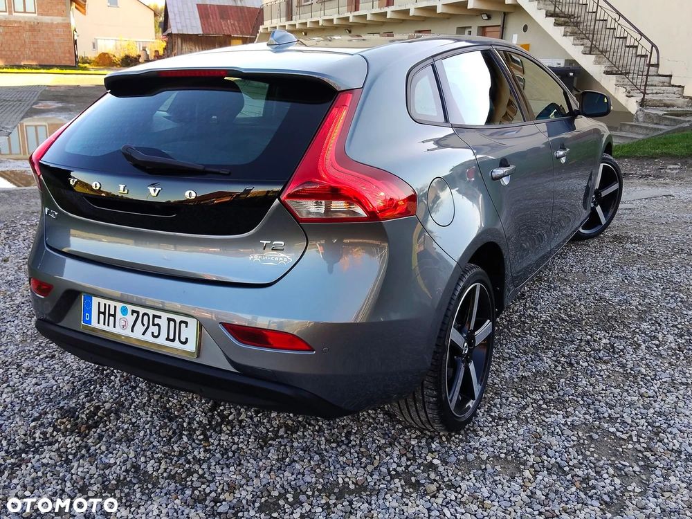 Volvo V40 T2 Momentum - 16