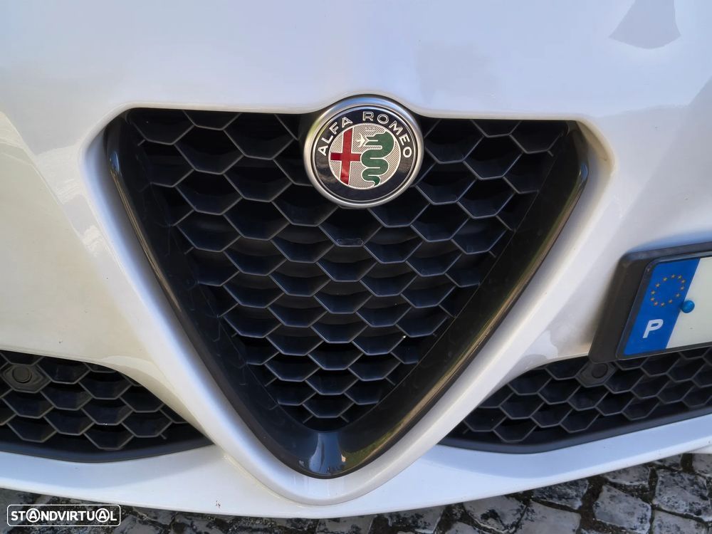 Alfa Romeo Giulia 2.2 D Sprint AT8 - 9