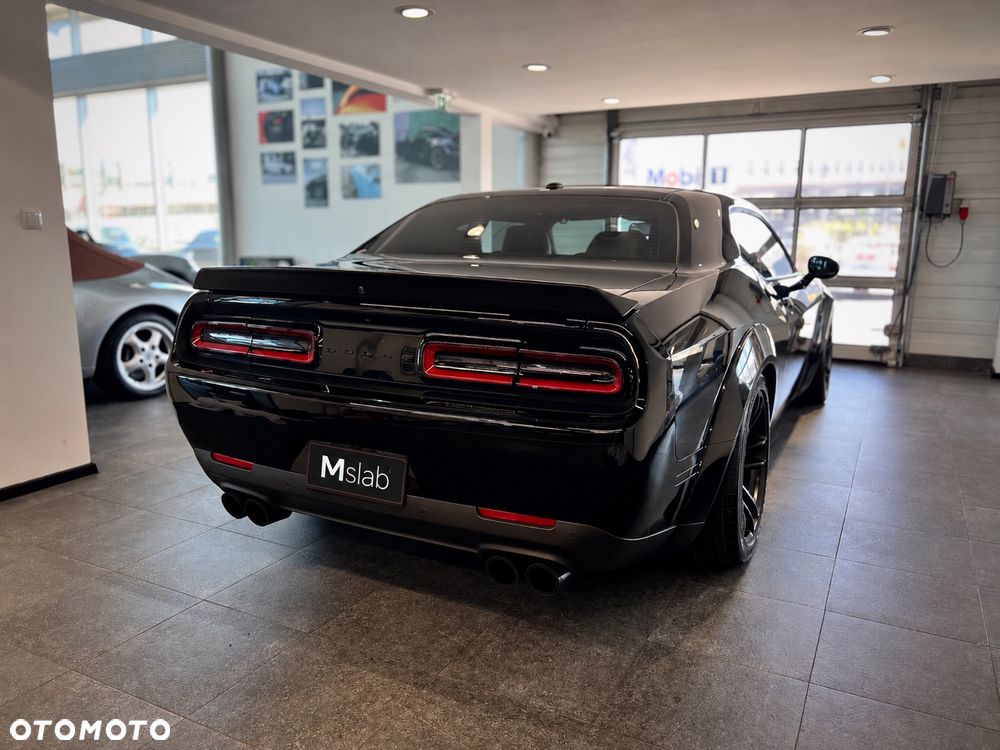 Dodge Challenger 6.2 Hellcat - 4