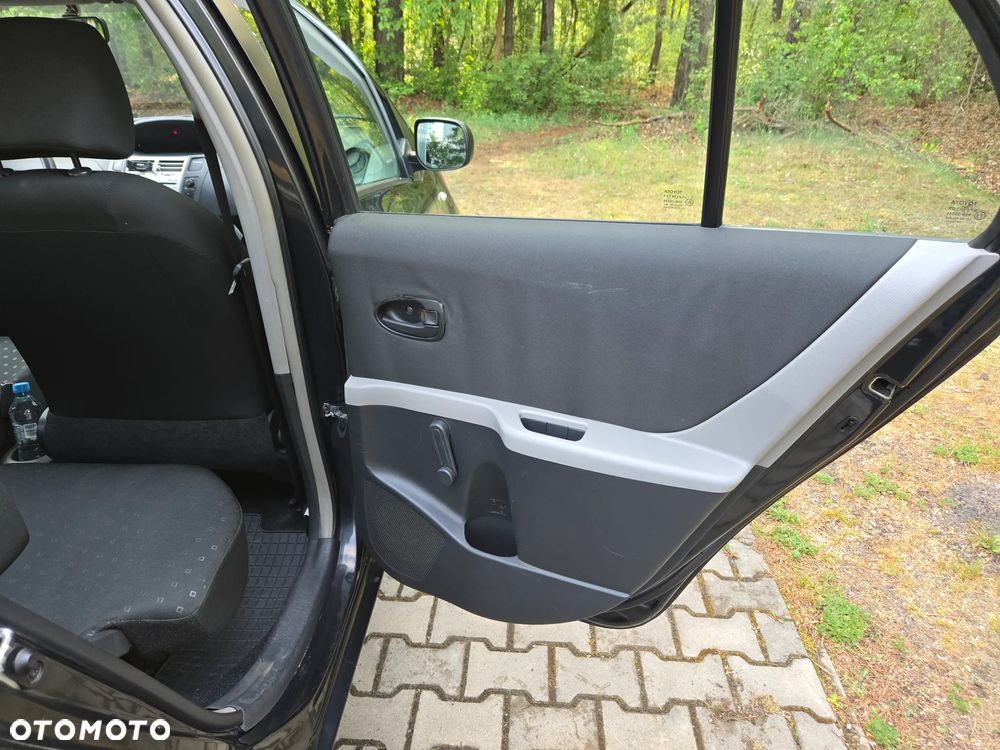 Toyota Yaris 1.3 Prestige - 27