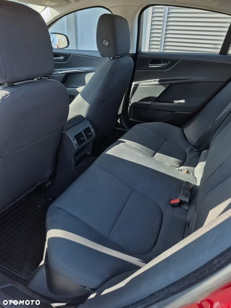 Jaguar XE 2.0 T Pure - 9