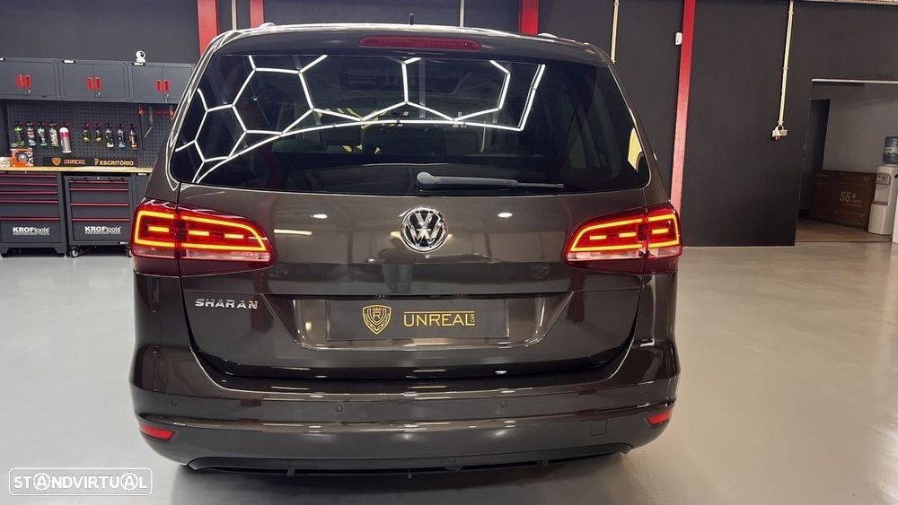 VW Sharan 2.0 TDI Blue Highline DSG - 23