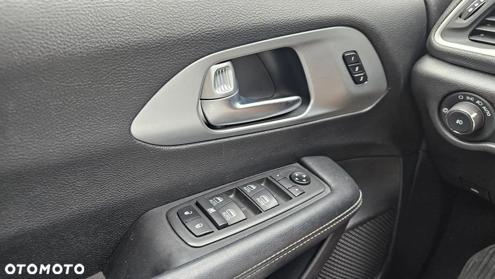 Chrysler Pacifica - 19