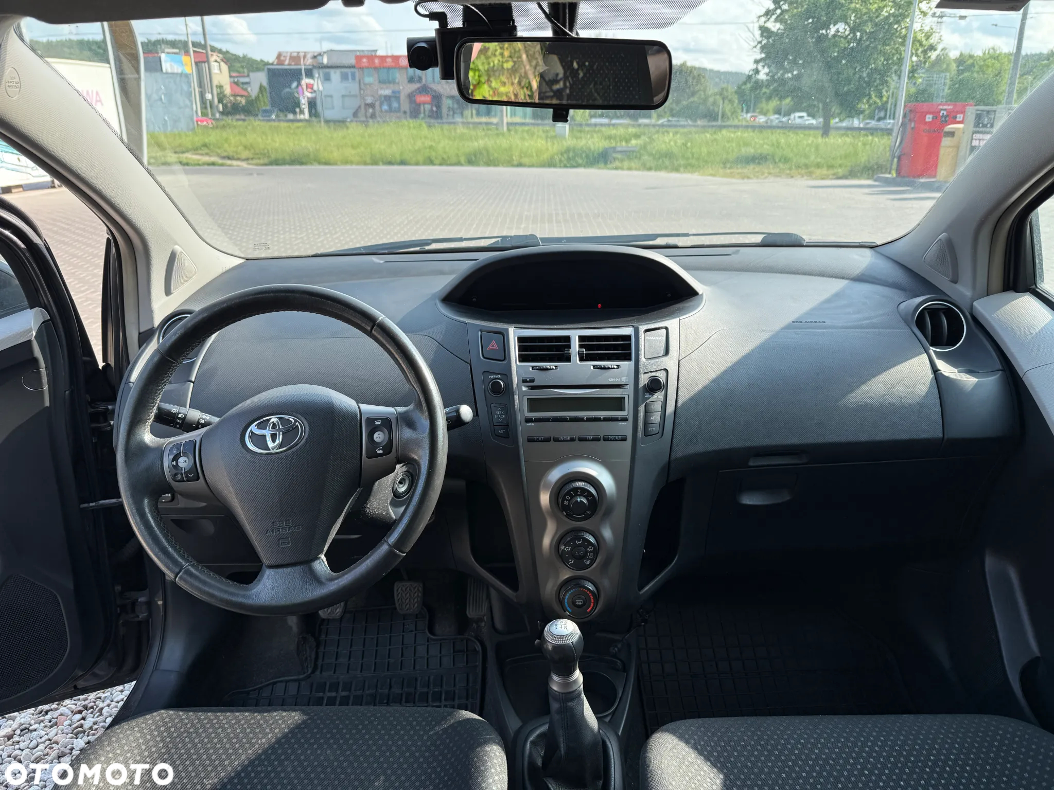 Toyota Yaris - 10