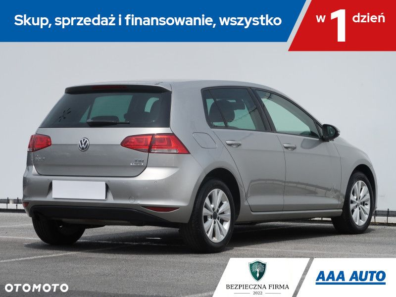 Volkswagen Golf - 6