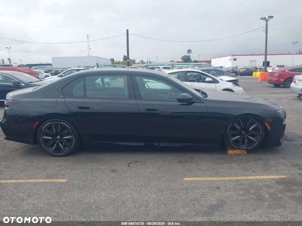 BMW i7 - 6