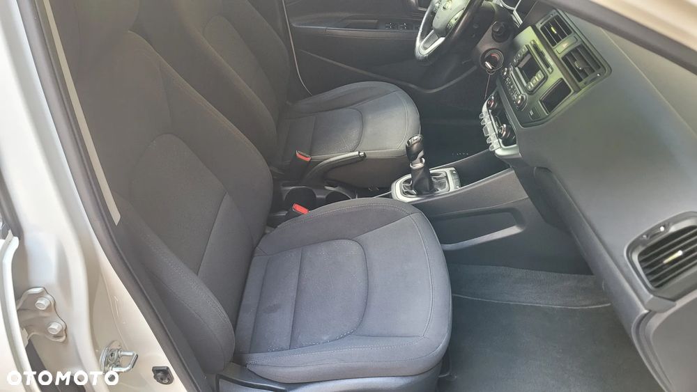 Kia Rio 1.4 Dream Team Edition - 29