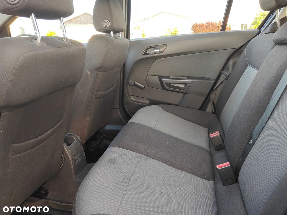 Opel Astra 1.6 Enjoy - 24