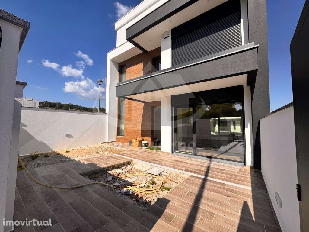 Moradia geminada T4 nos Terraços du Moulin, Vialonga - Grande imagem: 2/43