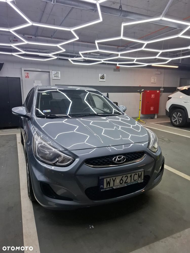 Hyundai Accent - 2