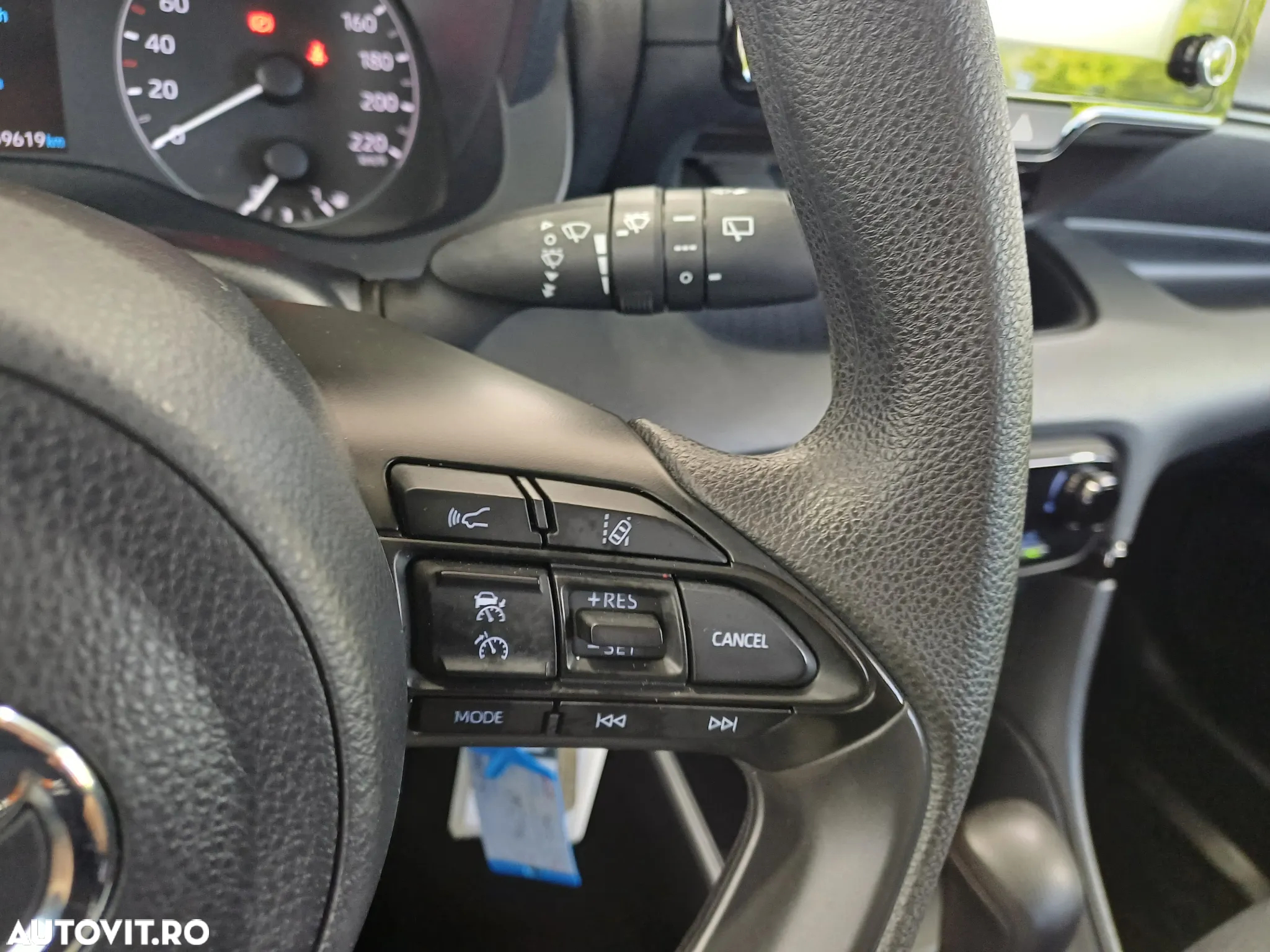 Toyota Yaris 1.5 VVT-i HSD Active - 12