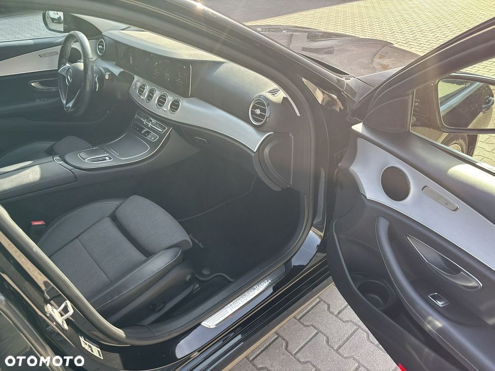 Mercedes-Benz Klasa E 220 d 4Matic 9G-TRONIC AMG Line - 16