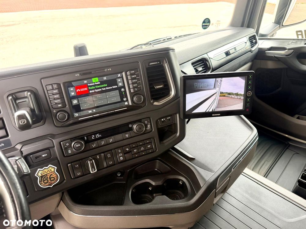 Scania SCANIA R410 / CHŁODNIA / 2020 /  WINDA / BEZ EGR  / TRZECIA OŚ PODNOSZONA ORAZ SKRĘTNA / SPROWADZONY / SYPIALKA / AUTOMAT / 19 PALET / E6 / STAN BARDZO DOBRY - 29