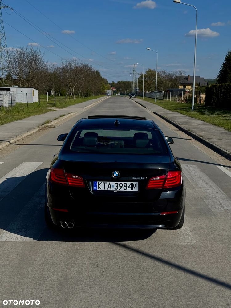 BMW Seria 5 528i - 7