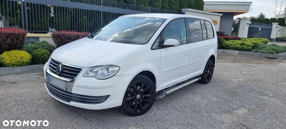 Volkswagen Touran - 1