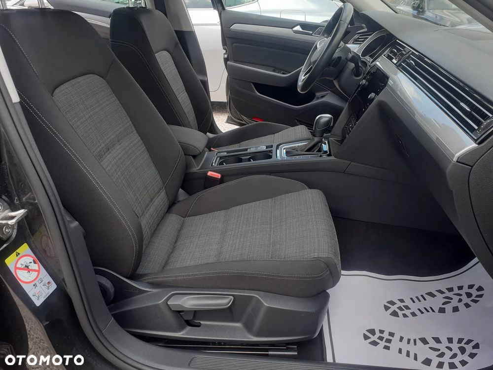 Volkswagen Passat - 25