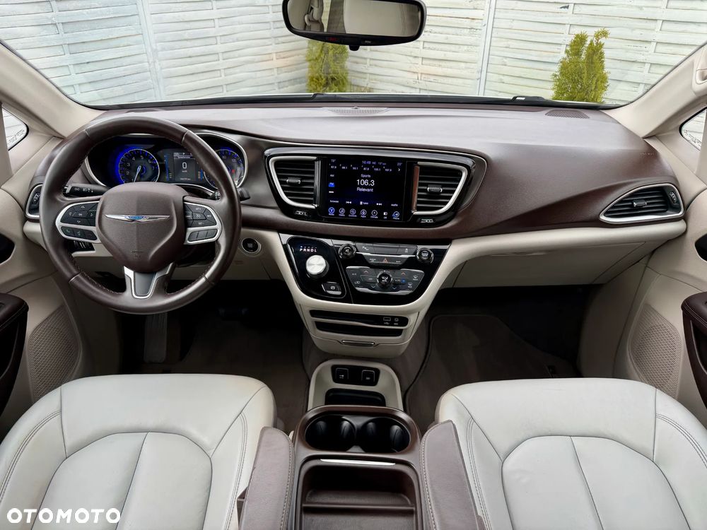Chrysler Pacifica - 9
