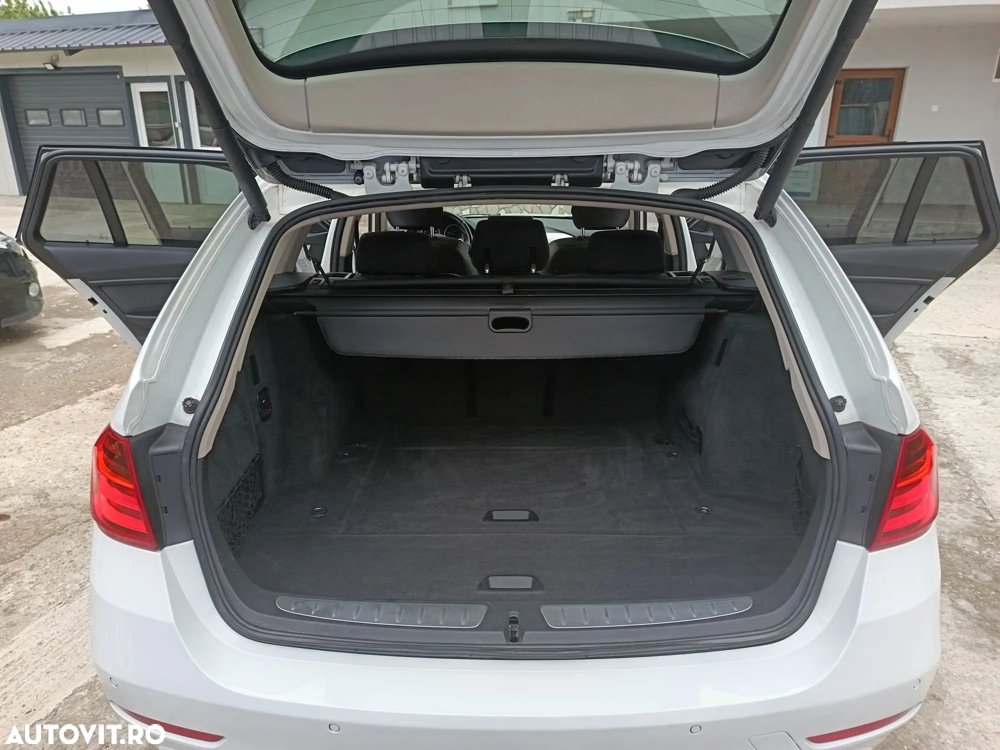 BMW Seria 3 320d Touring xDrive Sport-Aut. - 21