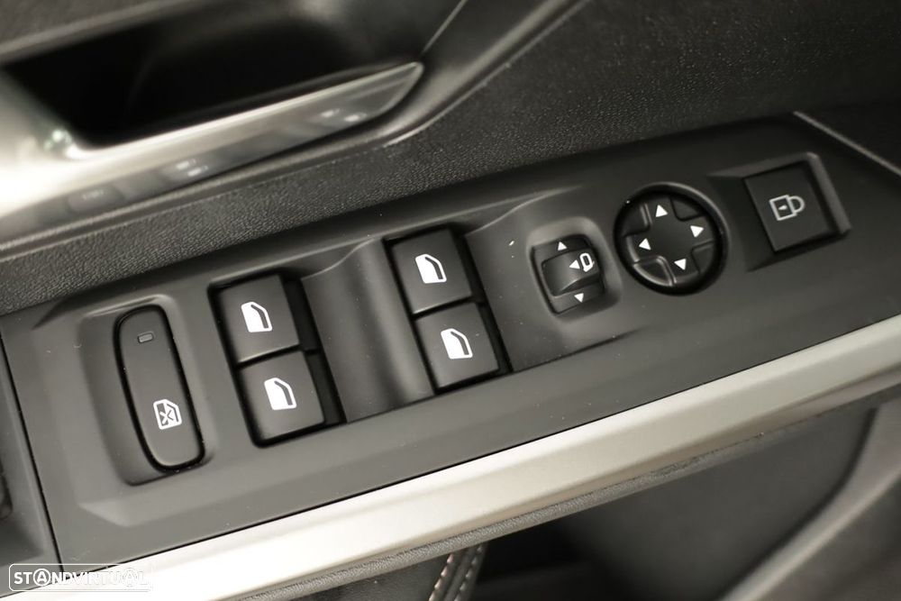 Peugeot 3008 1.2 Hybrid Allure e-DCS6 - 18