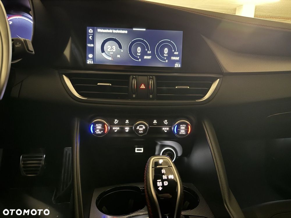 Alfa Romeo Giulia 2.0 Turbo Competizione Q4 - 12