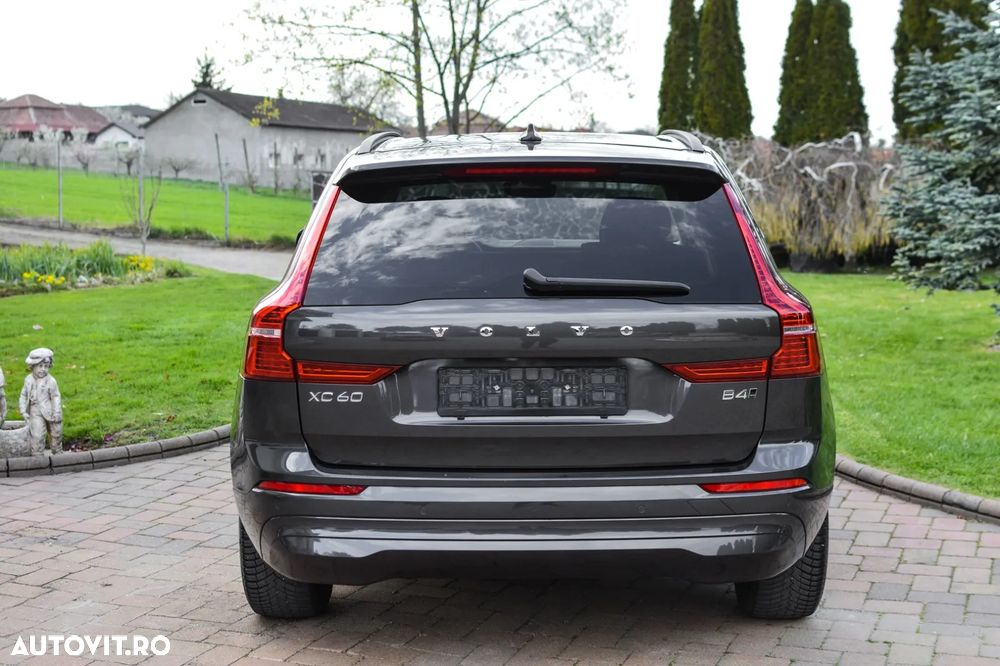 Volvo XC 60 B4 MHEV AT AWD Core - 15