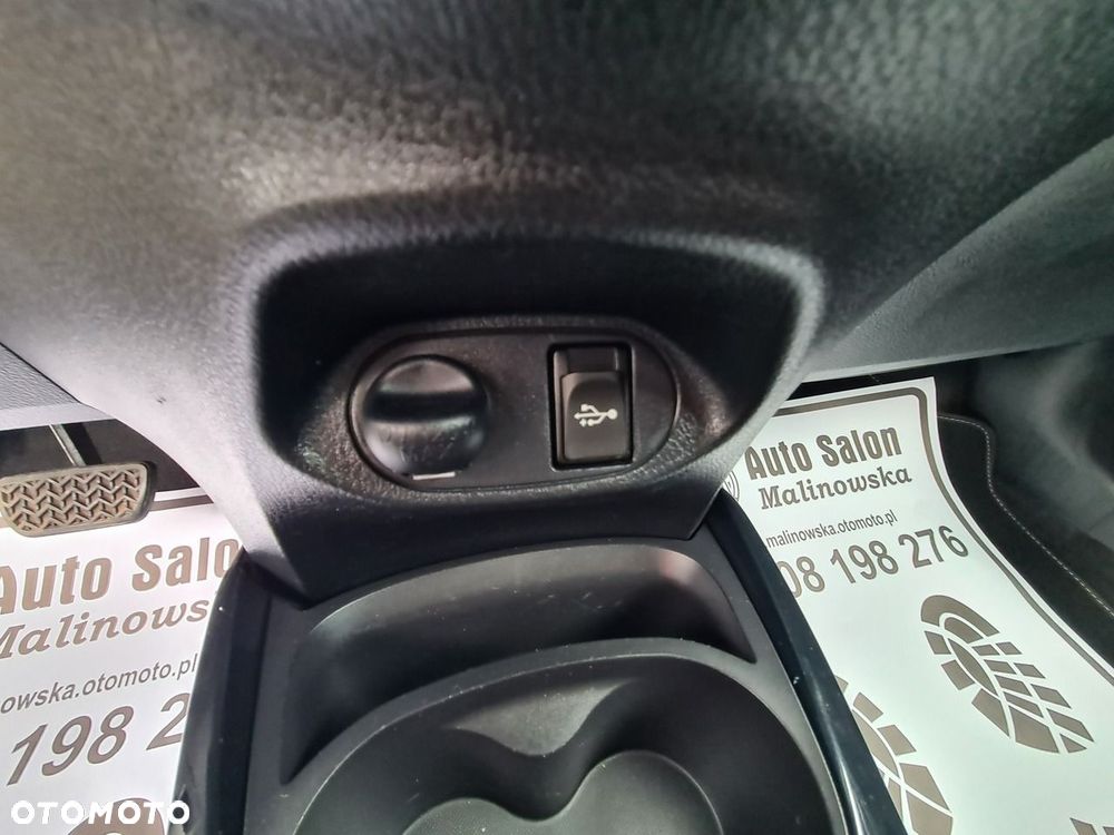 Toyota Yaris Hybrid 100 Premium - 19