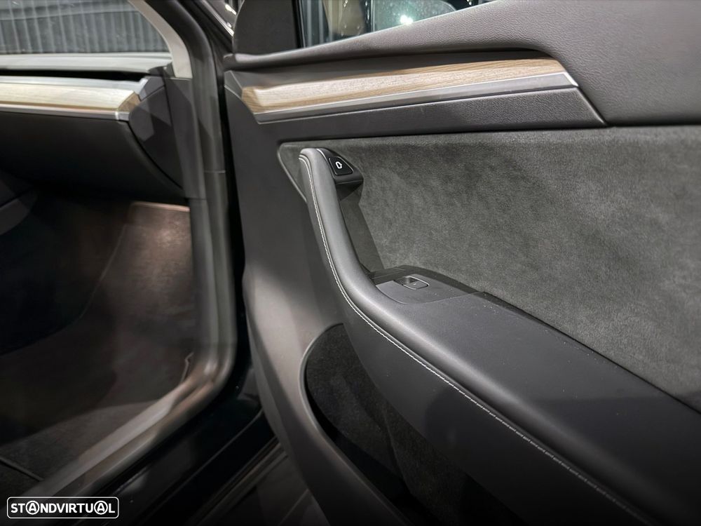 Tesla Model Y Standard - 32