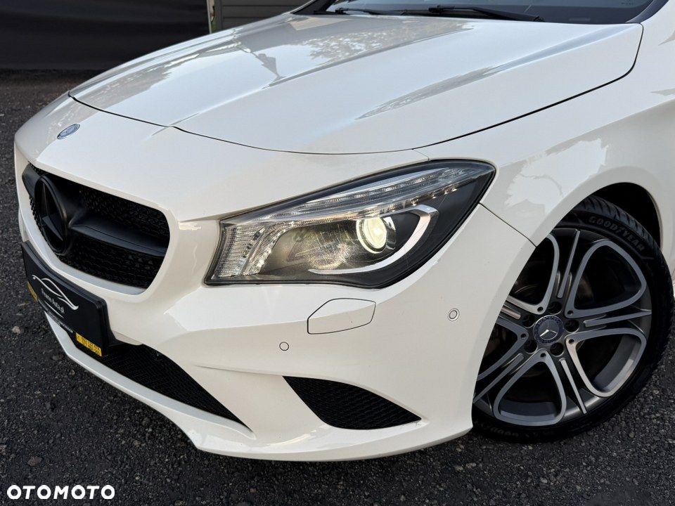Mercedes-Benz CLA 180 AMG Line - 2