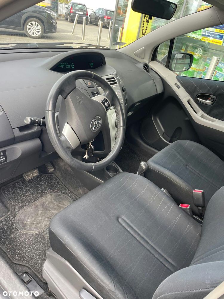 Toyota Yaris - 4