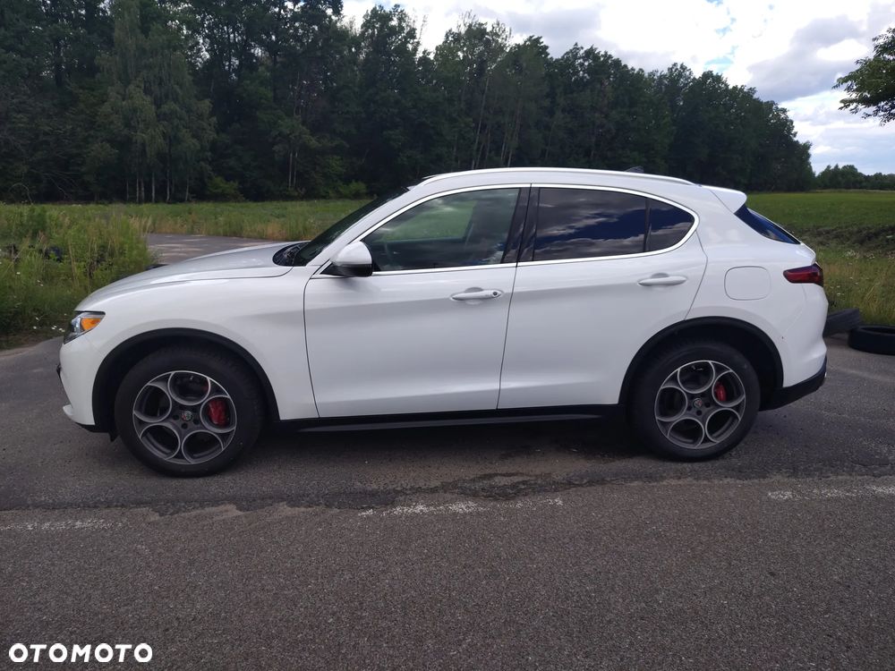 Alfa Romeo Stelvio - 2
