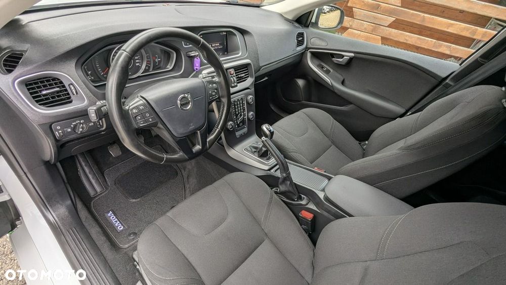 Volvo V40 - 18