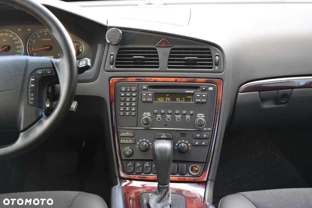 Volvo XC 70 AWD Momentum - 24