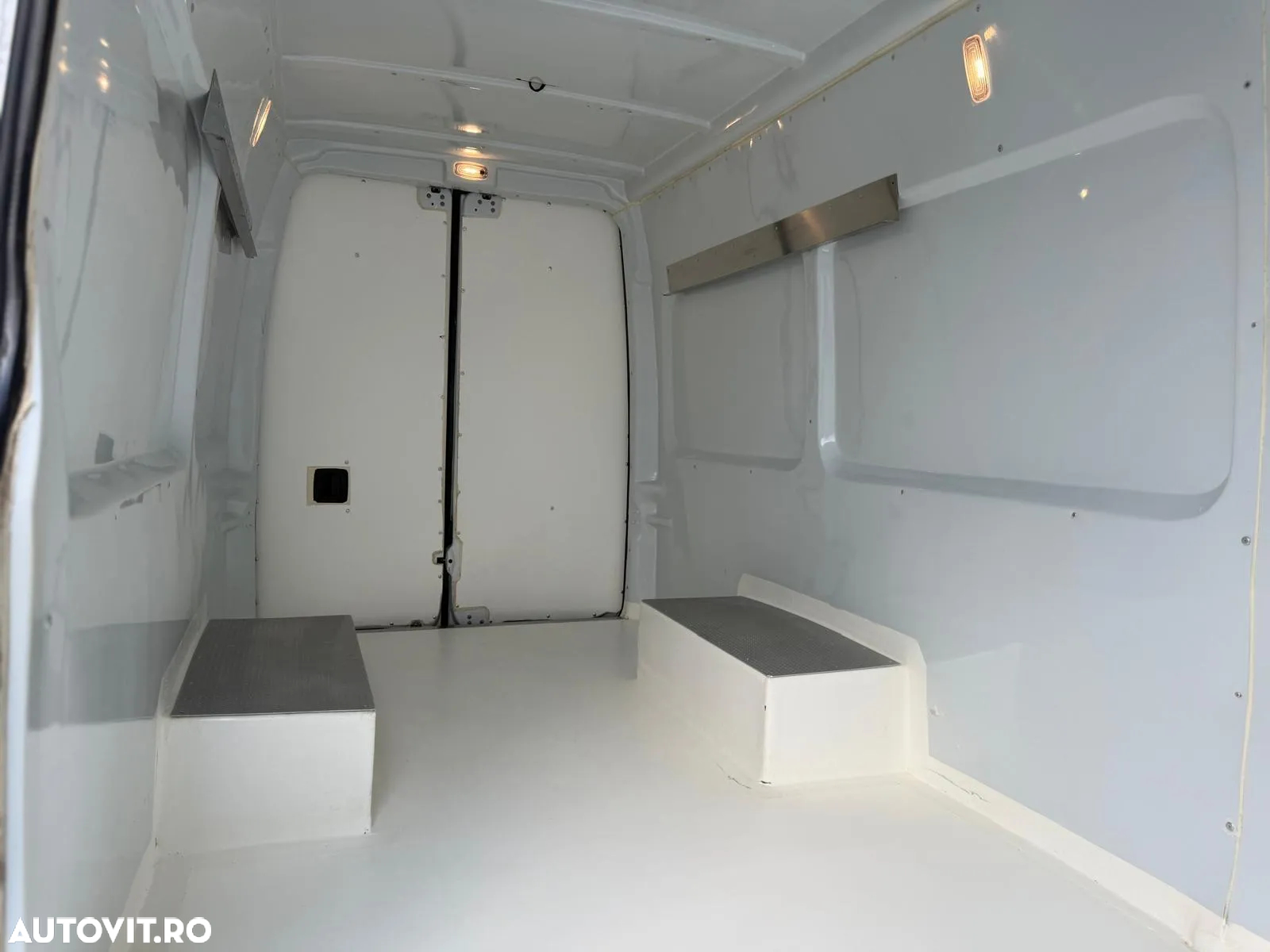 Mercedes-Benz Sprinter - 16