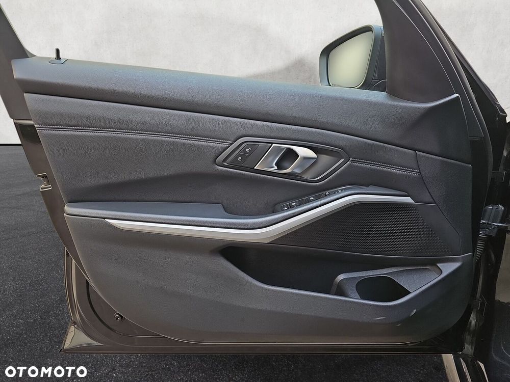 BMW Seria 3 330i xDrive Advantage - 18