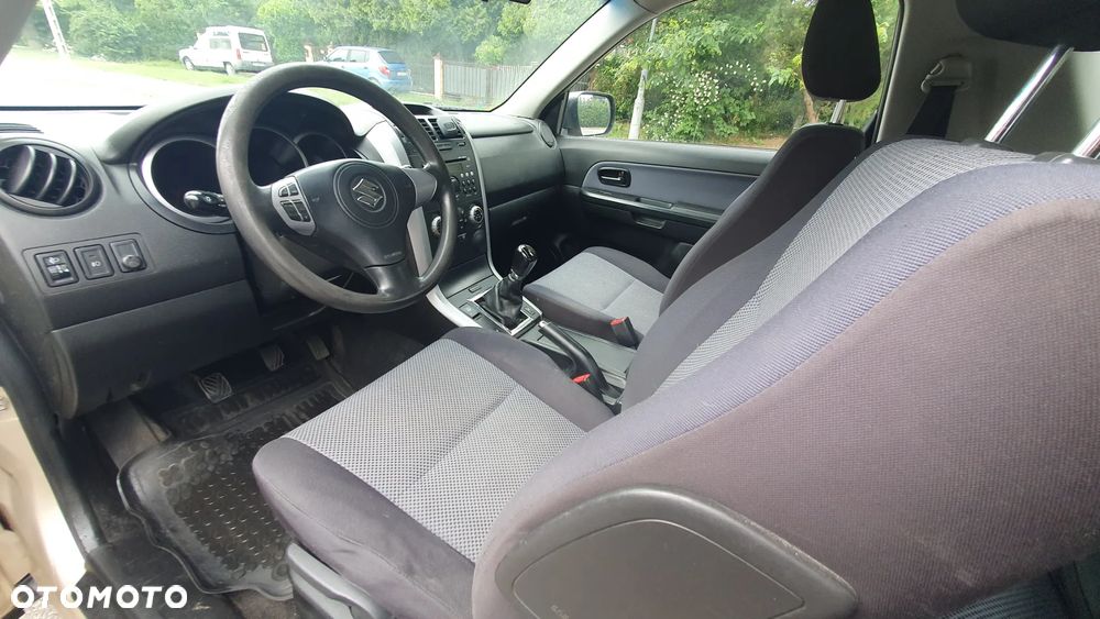 Suzuki Grand Vitara 1.9 DDiS Comfort - 11