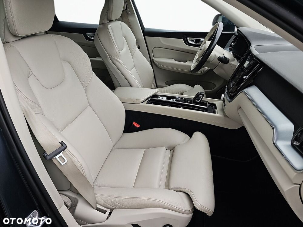 Volvo XC 60 B4 D AWD Momentum Pro - 18