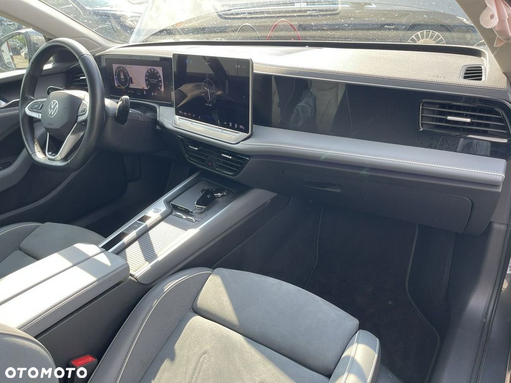 Volkswagen Passat Variant 2.0 TDI SCR Elegance DSG - 13