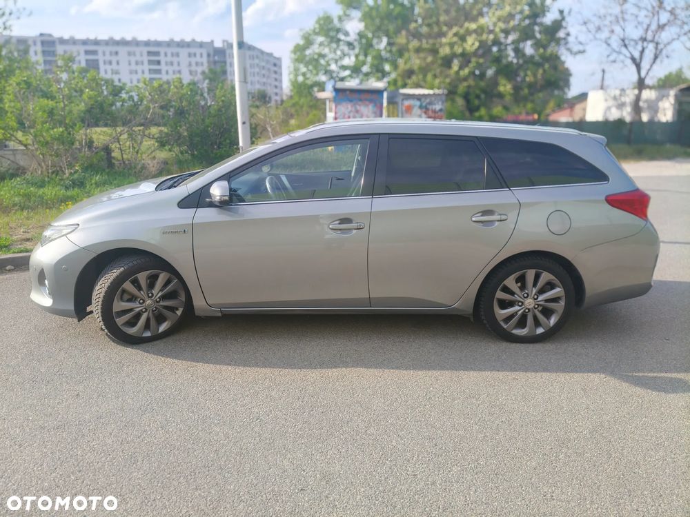 Toyota Auris ver-1-8-hsd-luna - 3