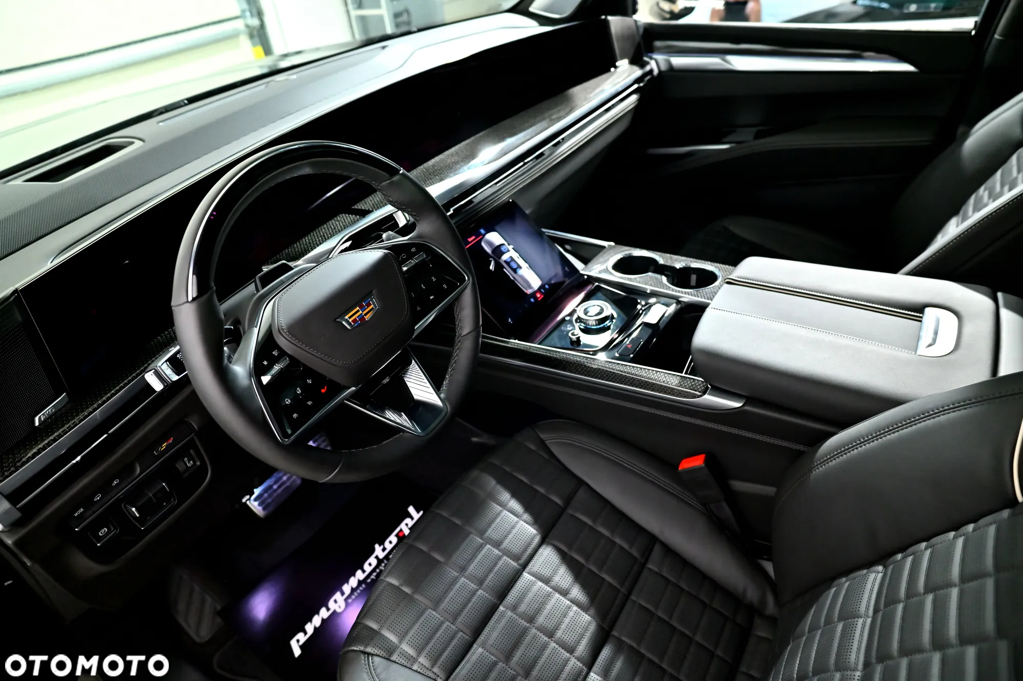 Cadillac Escalade - 22