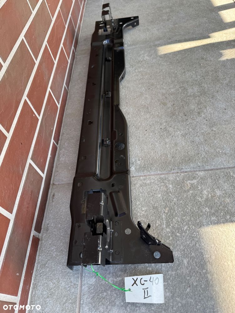 Pas przedni górny Volvo XC-40 II - 2