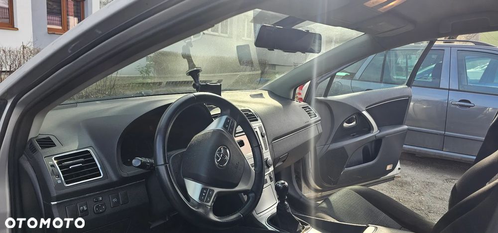 Toyota Avensis 2.0 D-4D Sol - 20