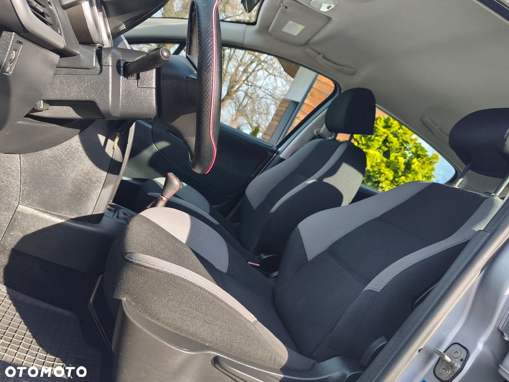 Peugeot 207 75 Urban Move - 28