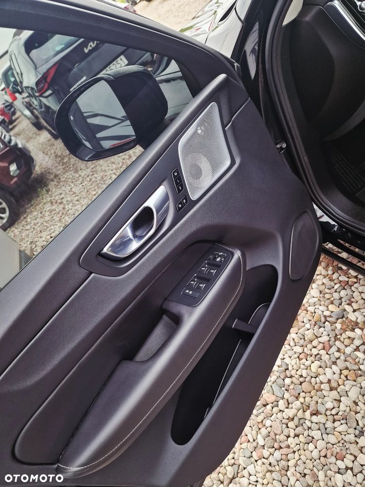 Volvo XC 60 B5 B AWD Ultimate Black Edition - 12