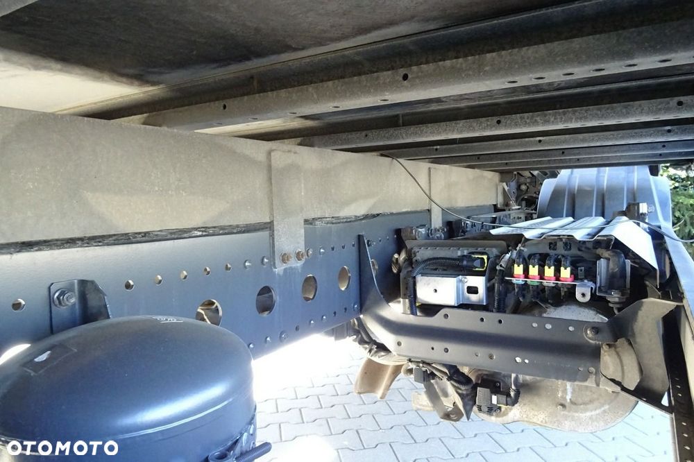 Mercedes-Benz Atego 1218 Euro 6 tylko 256 tyskkm kontener 18 p winda poduszki - 16