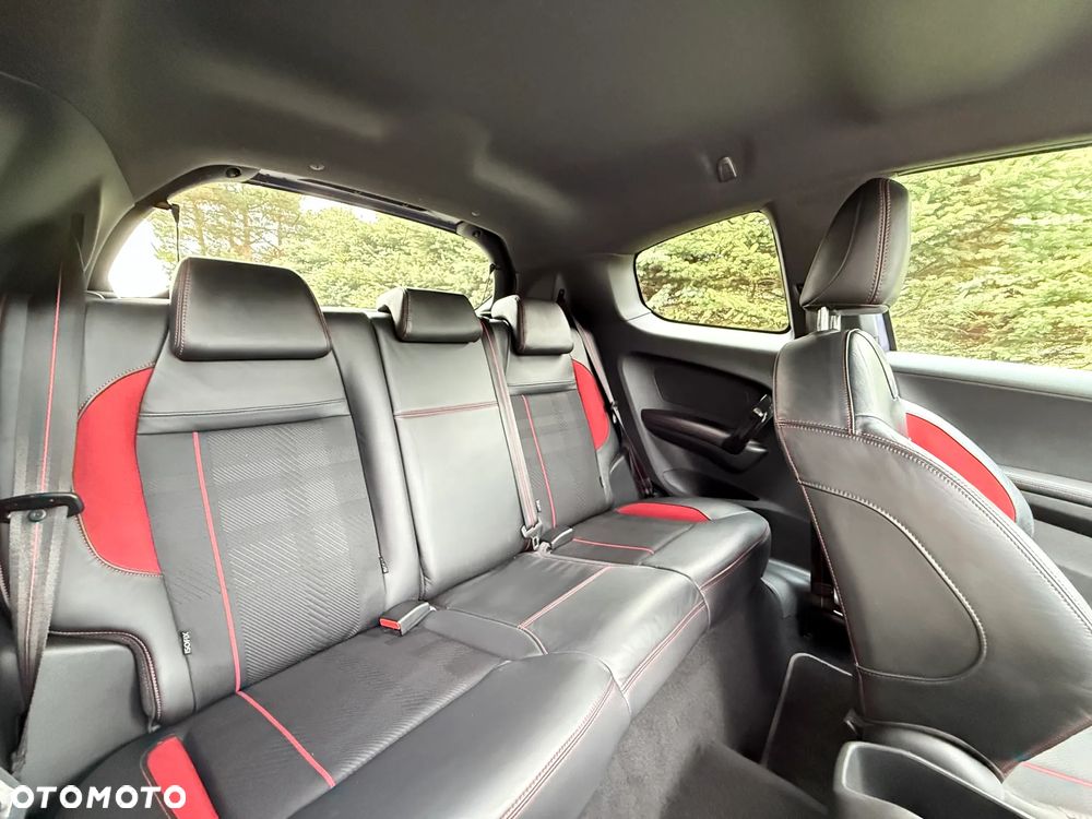 Peugeot 208 GTI 200 THP - 29