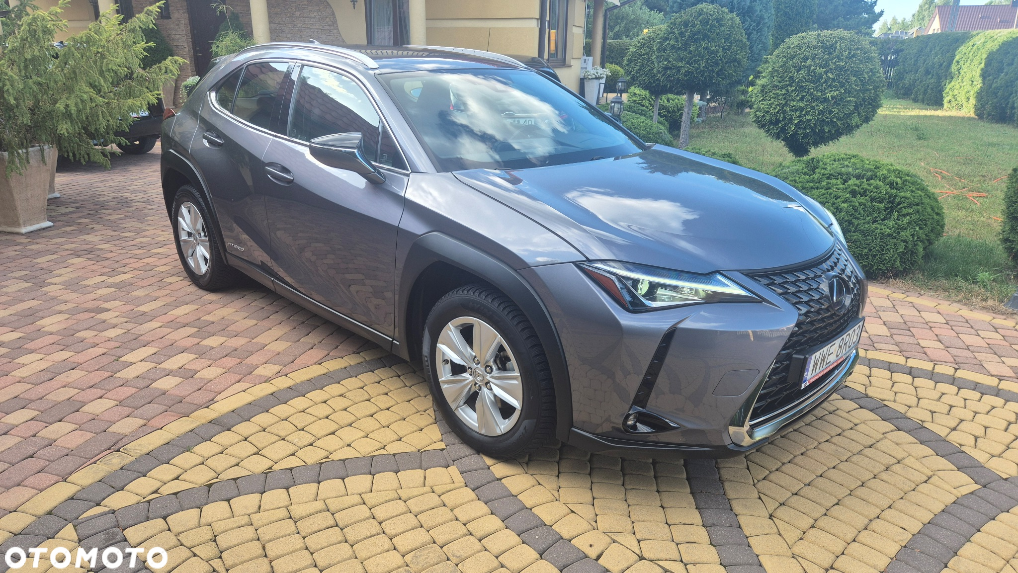 Lexus UX 250h Business Edition - 4