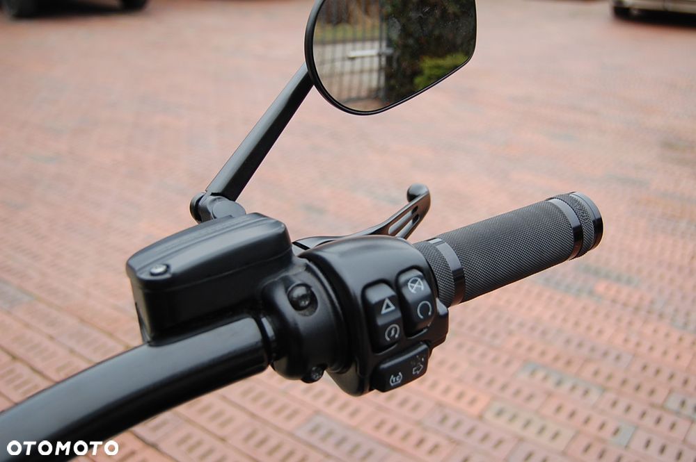 Harley-Davidson Softail Breakout - 20