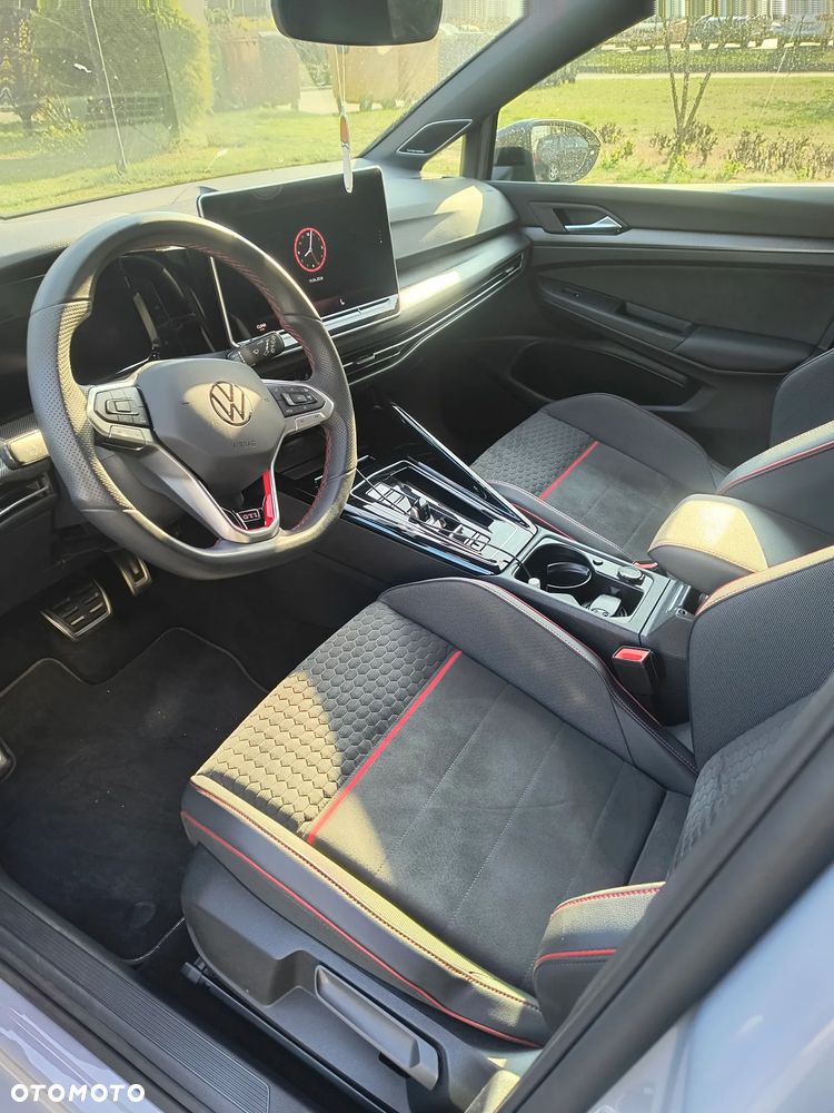 Volkswagen Golf - 8