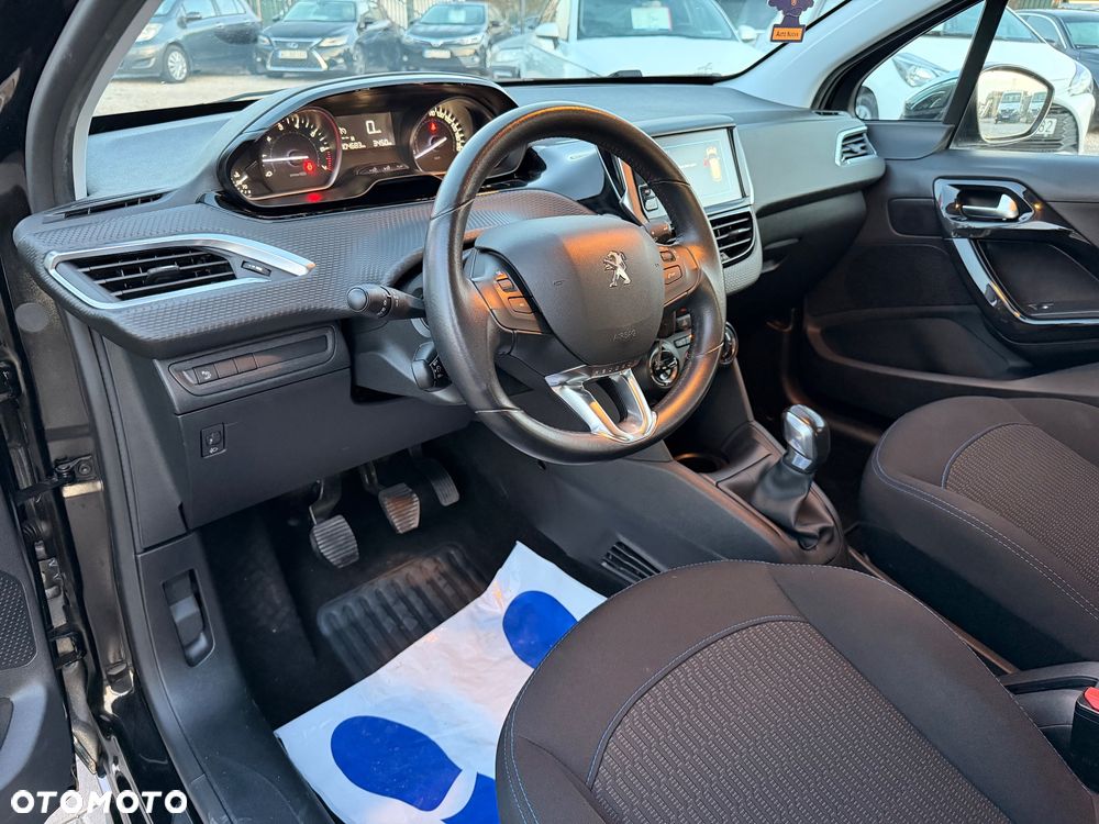 Peugeot 208 - 14